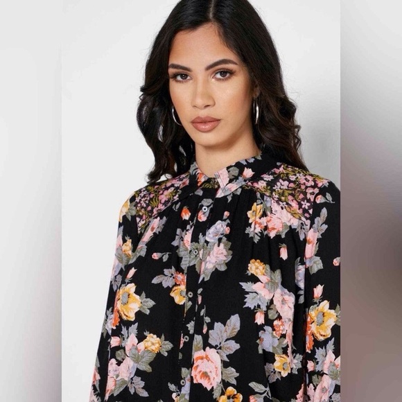 Free People Hold On To Me Floral Print Blouse in Black Combo Size Medium. - Picture 14 of 15